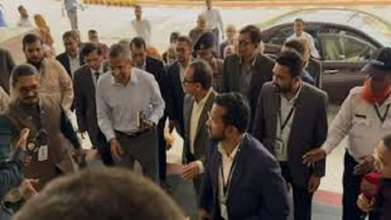 কেন্দ্রীয় ব্যাংকে নতুন অধ্যায়: দায়িত্ব নিলেন গভর্নর মোস্তাকুর রহমান